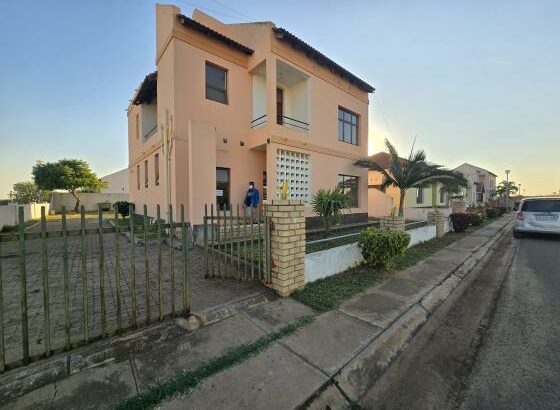 Arrenda-se Casa Tipo 3 no Condomínio janelar do Rio