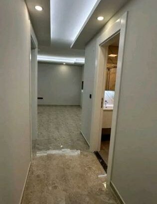 vende-se apartamento t2 na marginal próximo hotel Glória