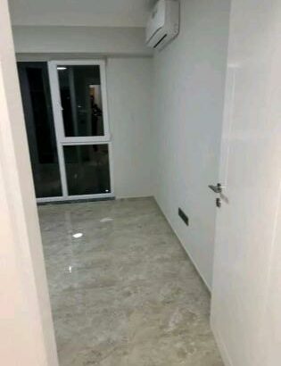 vende-se apartamento t2 na marginal próximo hotel Glória