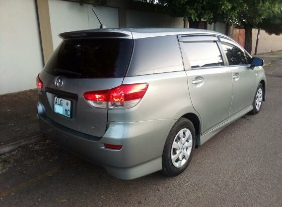 Toyota Wish 2011 cinzento por apenas 230 mil