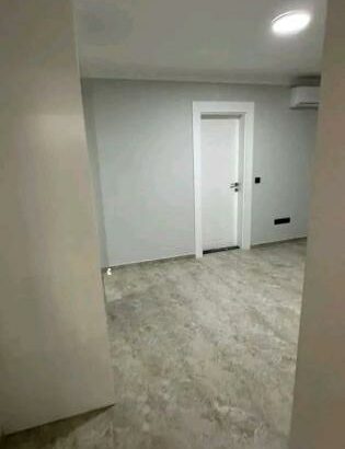 vende-se apartamento t2 na marginal próximo hotel Glória