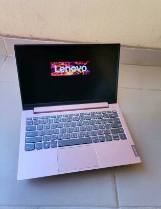 Laptop Super Clean Render/Gráficos Intel Core i5-10210U(10th Geração), 8GB Ram DDR4 3200Mhz,Disk SSD 512GB PCle NVMe M.2, Nvidia GeForce MX250