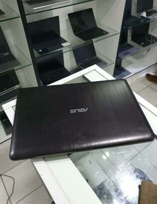 Asus vivobook celerom 500GB