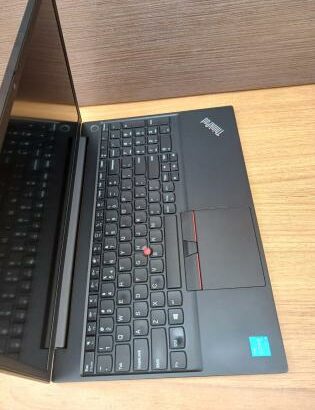 Lenovo Thinkpad E15 Intel Core i5 1135G7 2.4GHz up to 4.2GHz 8GB 3200Mhz, 256 GB SSD, Display 15.6″ FHD, Intel Iris Xe Graphics, webcam, Windows 10 Pr