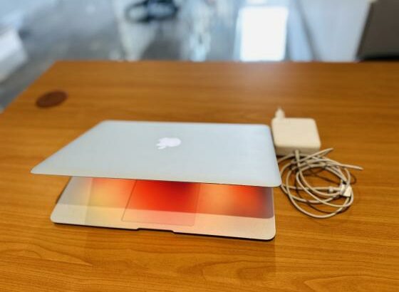 Mac Book Air 2017 Limpinho em Promoção  Core I7 1.70 GHZ  8 GB Ram 128 GB SSD  13.3 Polegadas Teclado luminoso  intel HD Graphics 5000 2 GB  MacOS  Ve