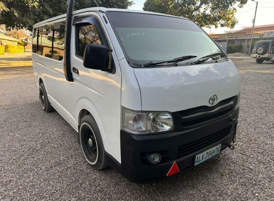 Toyota Hiace Quantum 2009 IVA 15 Lugares