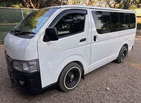 Toyota Hiace Quantum 2009 IVA 15 Lugares