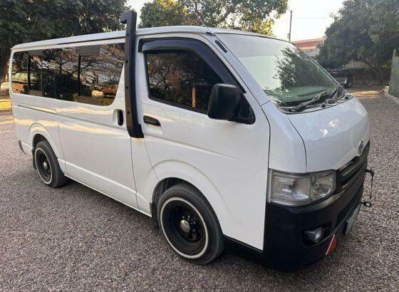 Toyota Hiace Quantum 2009 IVA 15 Lugares