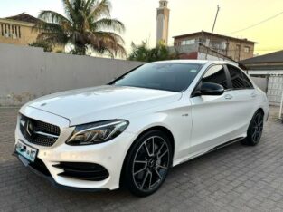 Mercedes Benz C43 AMG Biturbo recém chegado