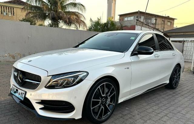 Mercedes Benz C43 AMG Biturbo recém chegado