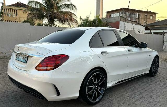 Mercedes Benz C43 AMG Biturbo recém chegado