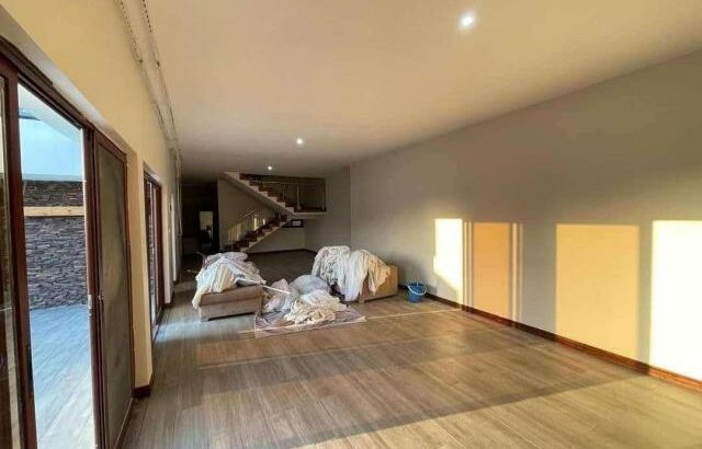 Arrenda-se Luxuosa Moradia T4 duplex no bairro do zimpeto