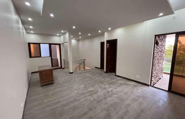 Arrenda-se Luxuosa Moradia T4 duplex no bairro do zimpeto