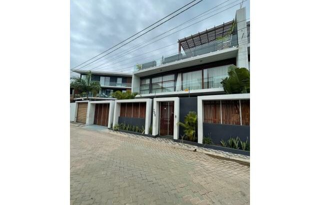 Vende-se e Arrenda-se Luxuosa Moradia T4 com Mobília no triunfo novo