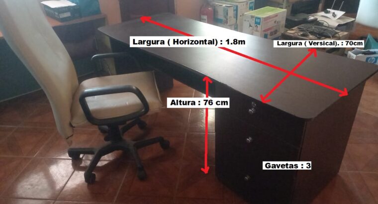 Mesa grande com cadeira para escritorio