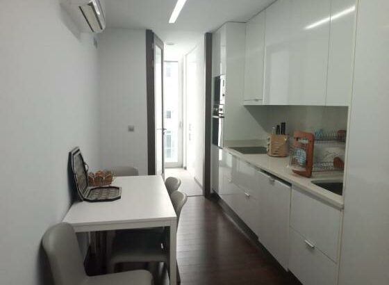 Arrenda-se Apartamento T4 condomínio Jat com móveis