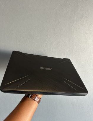 Asus TUF Gaming  ( Equivalente a Core I7  11 TH Gen)AMD RYZEN 7 3750H With Radeon Vega Mobile GFX (8 Cpus)2.30 GHZ, 16 GB DDR4 SDRAM,512 GB SSD, 15.6