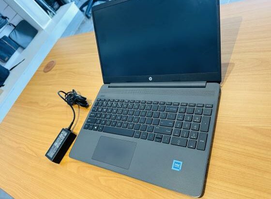 HP LAP Top 15s-fq3xxx em Promoção   HP Lap fino | Tela IPS Full HD de 15.6 polegadas | Processador Celeron N4500U | Intel UHD Graphics| DDR4 de 4GB |