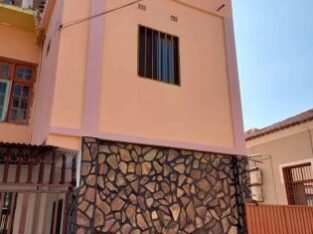 Vende-se Duplex na Malhangalene T4