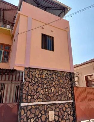 Vende-se Duplex na Malhangalene T4