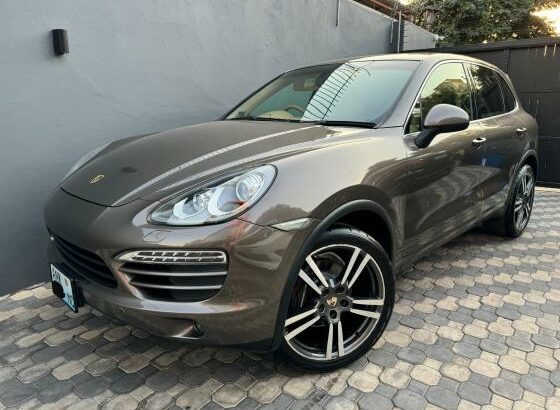 PORSCHE CAYENNE RECEM IMPORTADO