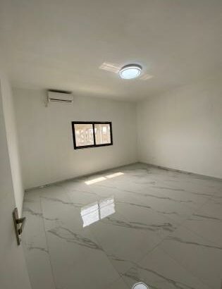 Vende-se Apartamento XLTipologia 3 no 1• andar prédio novo curto por estreiar