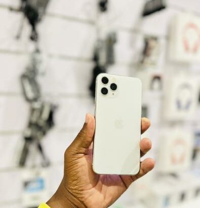 IPhone 11 pro  Face ID On  64 GB  Bateria :100% Preço :23.500.00MT