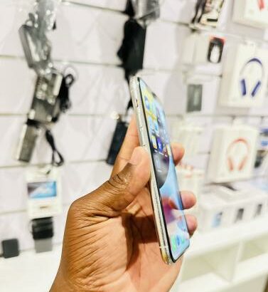 IPhone 11 pro  Face ID On  64 GB  Bateria :100% Preço :23.500.00MT