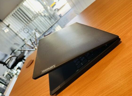 ✨*Lenovo Ideapad S145 Limpinho como Novo  * ✨*intel  Core i3-8130U 2.30 GHZ 8Th Generation 15.6Polegadas  * ✨intel UHD Graphics* ✨*1000 GB  SSHD,4gb D