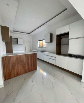 Vende-se apartamento T3 por estraer