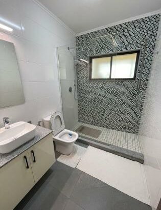 Vende-se moradia Triplex do tipo 4 na av marginal próximo ao Hotel southern sun