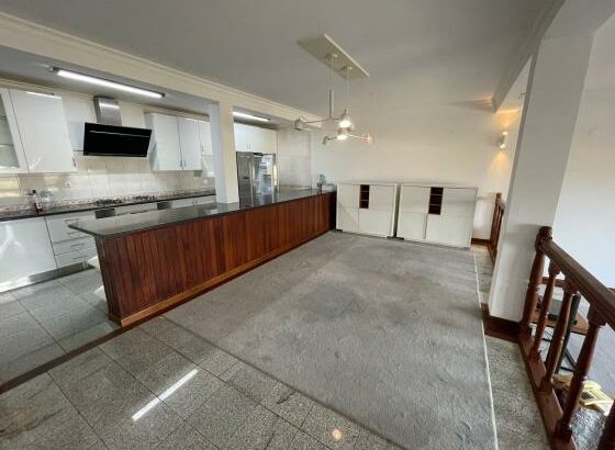 Vende-se moradia Triplex do tipo 4 na av marginal próximo ao Hotel southern sun