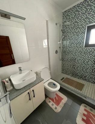 Vende-se moradia Triplex do tipo 4 na av marginal próximo ao Hotel southern sun