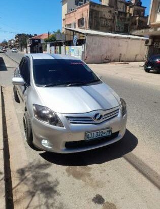 Baixou Toyota Auris 2010 em excelente estado de conservação