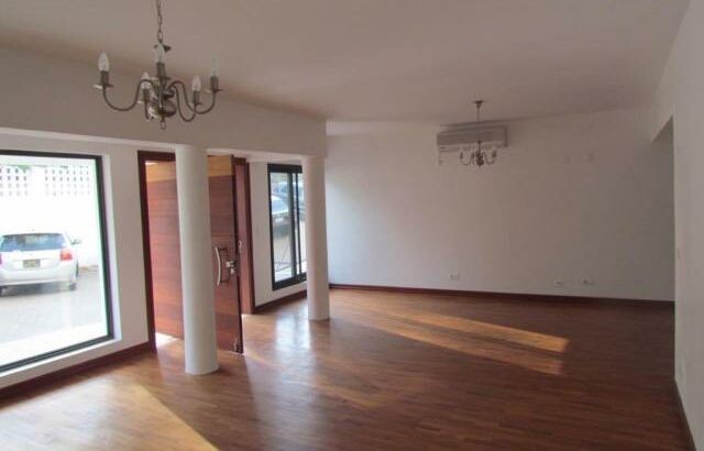 Vende-se excelente Moradia Triplex Tipo 3  na Sommerchield Av. Julius Nyerere