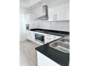 Arrendo apartamento t2 com mobilia no condomínio torre azul vista ao mar