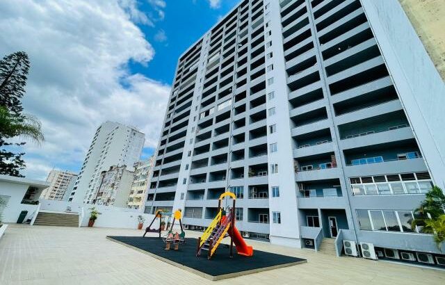 Arrendo apartamento t3 com moveis no condomínio imoiveste com vista ao mar