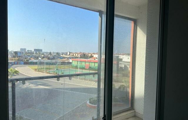 Vende-se Luxuoso Apartamento T3 no condomínio vila sol