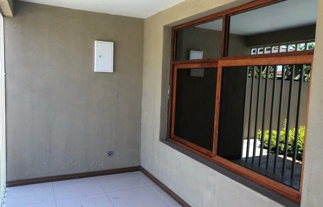 Vende-se moradia T3 placa no bairro da liberdade