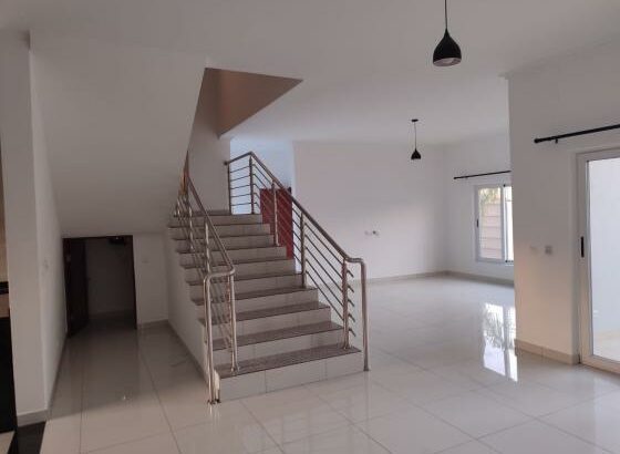 Vende-se está moradia tipo 3, no bairro de Kumbeza próximo de Nelson place