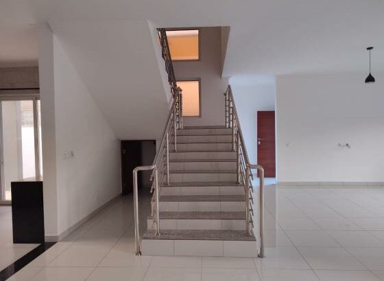 Vende-se está moradia tipo 3, no bairro de Kumbeza próximo de Nelson place