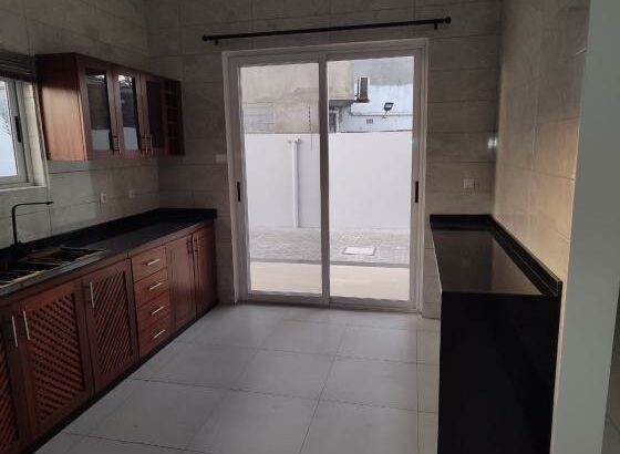 Vende-se está moradia tipo 3, no bairro de Kumbeza próximo de Nelson place