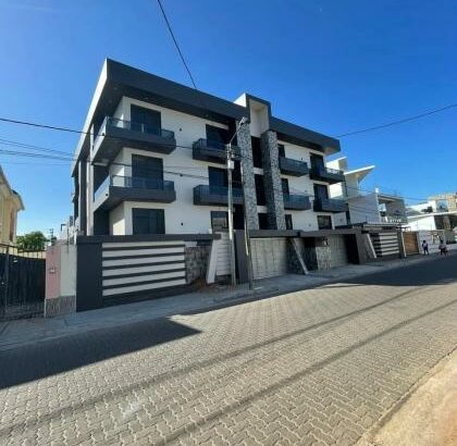 Vende-se este apartamento tipo 3 , no bairro de Costa do sol triunfo novo