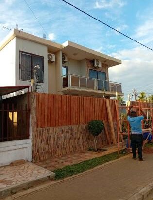 Arrenda-se está bela moradia, tipo 5, no bairro de laulane dona Alice da esquina entre dona Alice dom Alexandre