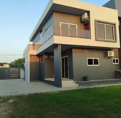 Vende-se está moradia tipo 3, no bairro de Kumbeza próximo de Nelson place