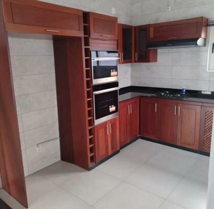 Vende-se está moradia tipo 3, no bairro de Kumbeza próximo de Nelson place