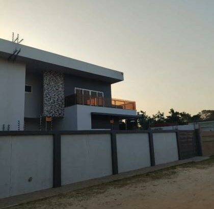 Vende-se está moradia tipo 3, no bairro de Kumbeza próximo de Nelson place