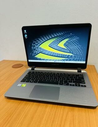 ✨Lap Top Grafico  *Classic and Graphics Machine * ✨*Intel Core i3-7020U  2.30 GHZ 7TH Gen  (4CPUs)8 TH Generation 14 Polegadas* ✨*4GB DDR4 SDRAM * ✨*2