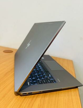 Lap Top Top Gamer Core I7 9th  Gen   Lap Top  HP ZBook STUDIO G5 Mobile Workstation  Intel core i7-98500H 2.60 GHZ , (12 CPUS) 32 GB DDR4 SDRAM 512 GB