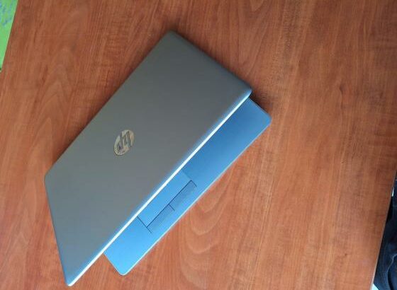 Laptop HP 250 G7 15.6” i3 10th 4GB RAM 500GB SSHD